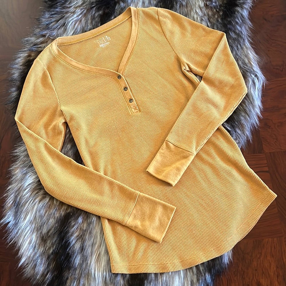 Time And Tru Mustard Yellow V-Neck Thermal with Button Front, Size: S